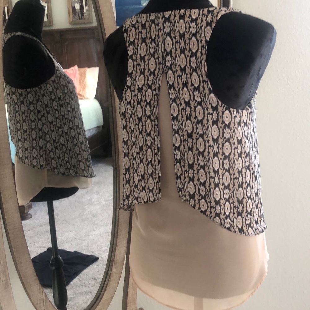 ❤️ Adorable Sleeveless blouse 👚